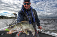 Crazy Jigging Rap catch, Walleye swims 500 miles, River fishing right now