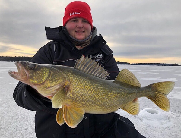 Ice fishing for crappies after dark (shallow weeds!) – Target Walleye