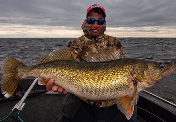 Zander catches in ND, Parade of pigs, Humpback pike caught – Target Walleye