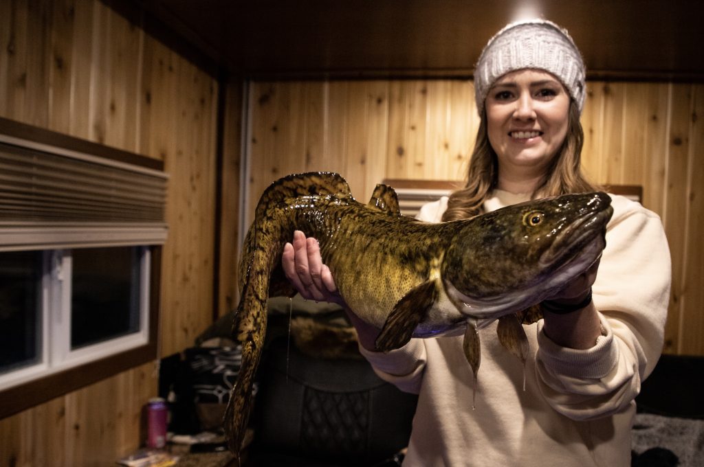 Ice fishing for BURBOT (best spots, gear, and techniques) – Target Walleye