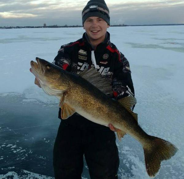 16 lb walleye, Biggest ice saugeye ever, Great spoon hack – Target Walleye