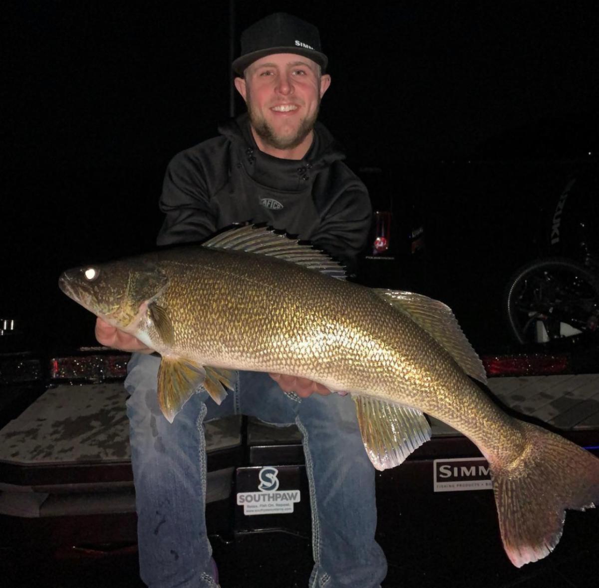 Parade of pigs, Run spots for post-spawners, Boomerang walleye caught –  Target Walleye