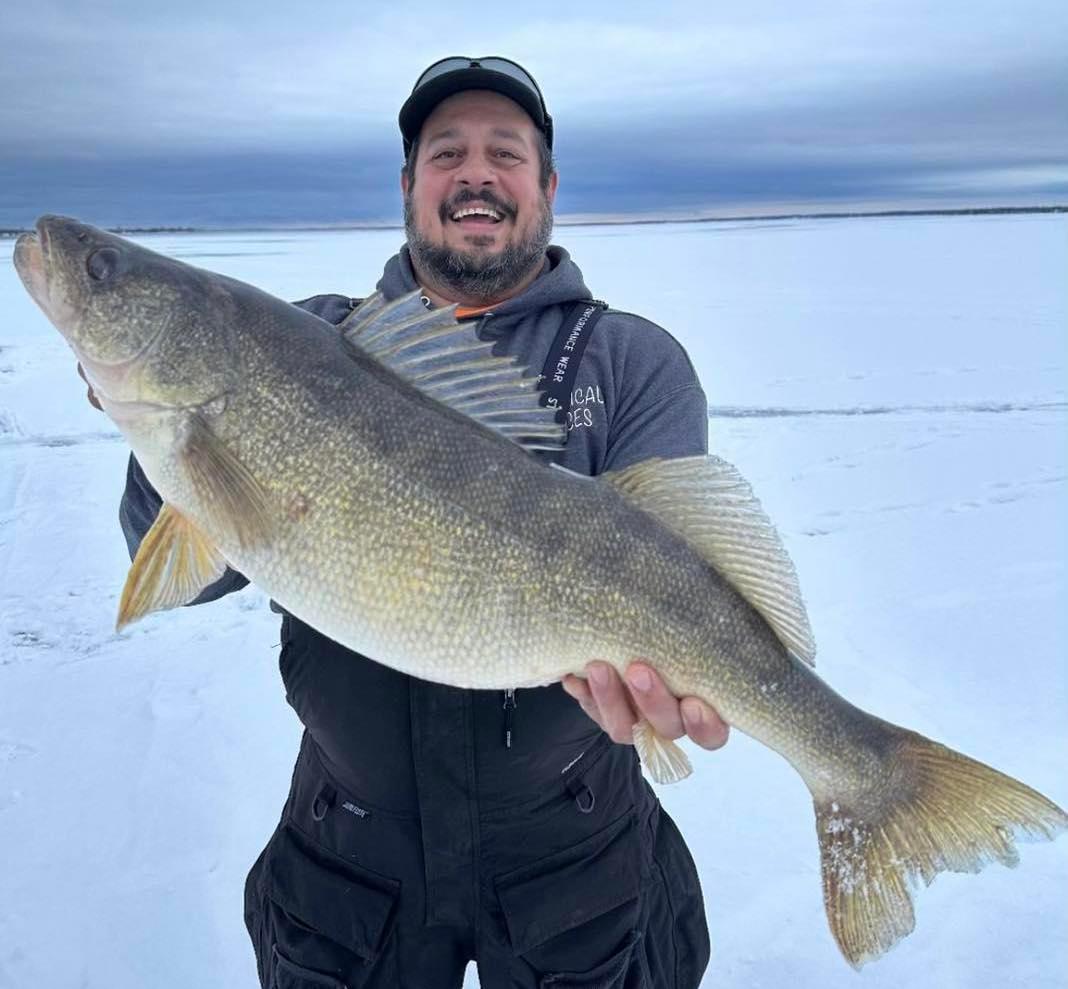 Trolling Shallow for MONSTER Lake Erie Walleye 
