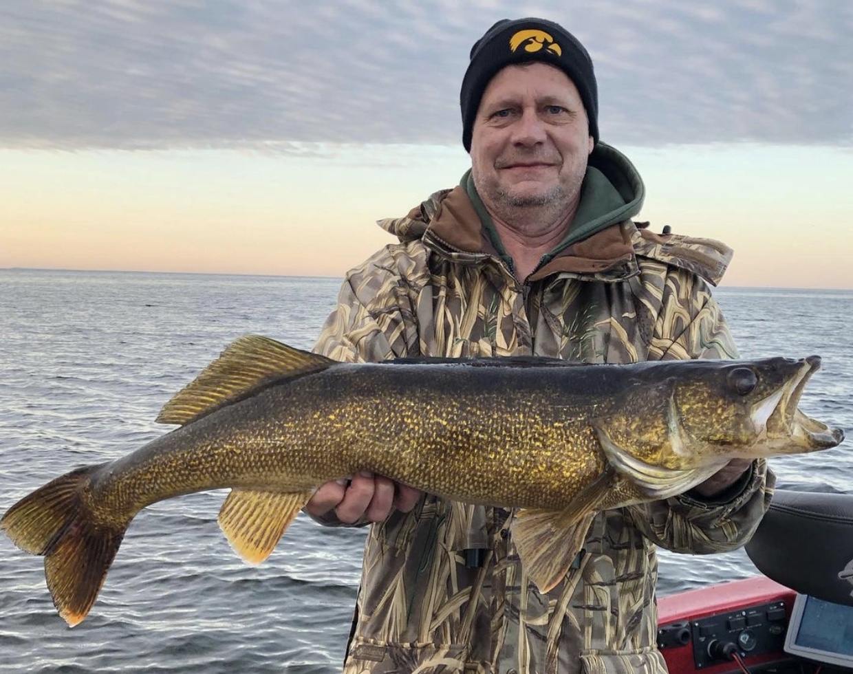 Al Lindner doppelganger, Science of bigger baits, Figure-8 walleyes –  Target Walleye