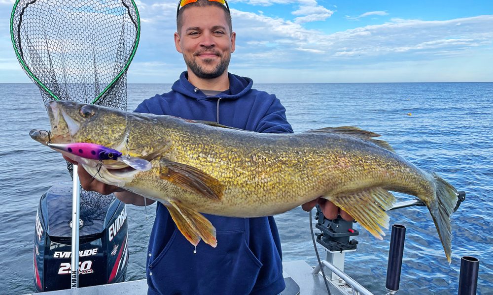 https://targetwalleye.com/wp-content/uploads/2023/08/00-Ontario-Capts-NY-Record-Walleye-LEAD-2-1000x600.jpg