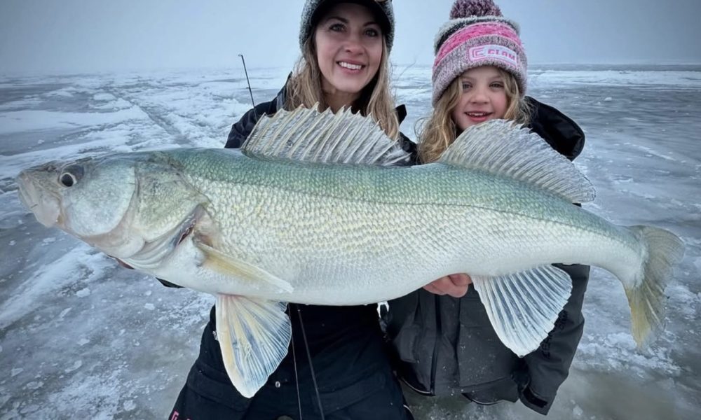 Hoyer’s hardwater tips, Ice camping for greenbacks, Massive metro crappie – Target Walleye